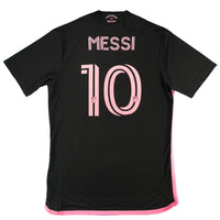Zwart met roze Inter Miami uit voetbalshirt met Lionel Messi bedrukking uit seizoen 2023 - 2024 achterkant