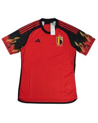 Vintage voetbalshirt van België gedragen op het WK 2022. Het is een thuistenue in de maat L, large