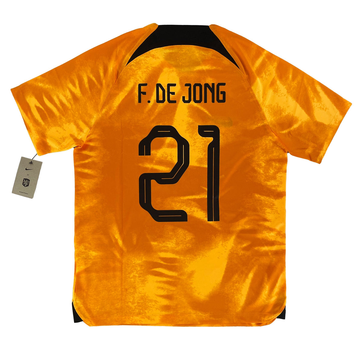 Oranje Nederlands elftal thuis voetbalshirt uit seizoen 2023 - 2024 achterkant met Frenkie de Jong bedrukking