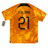 Oranje Nederlands elftal thuis voetbalshirt uit seizoen 2023 - 2024 achterkant met Frenkie de Jong bedrukking